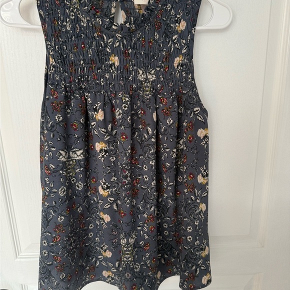 Elegant Floral Sleeveless Blouse - Black - Picture 7 of 8